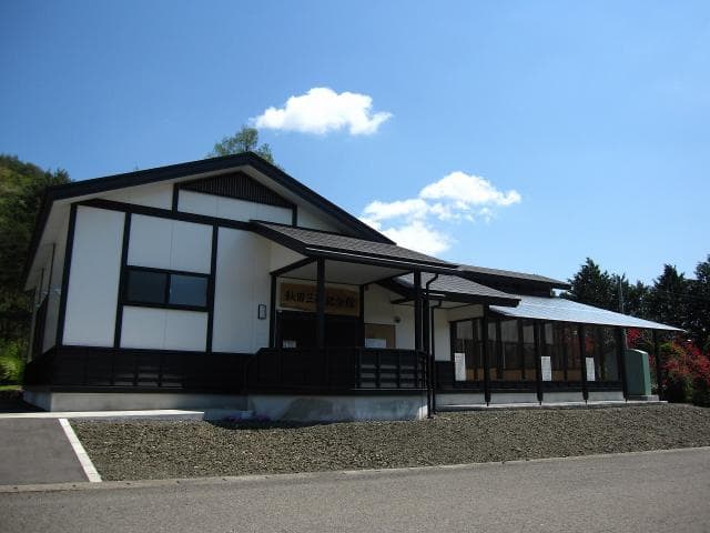 Akita Three Chicken Memorial Hall