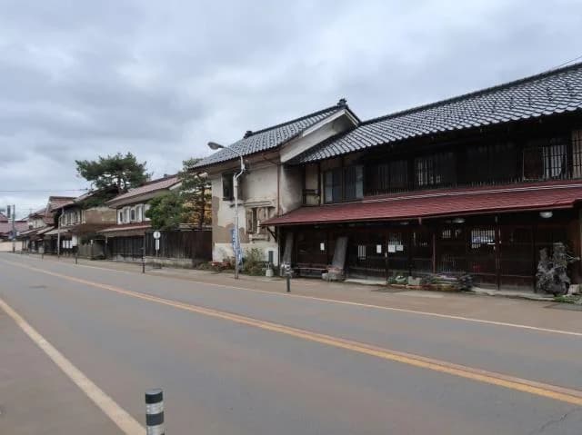 On the west side of Otazuki Kura-dori