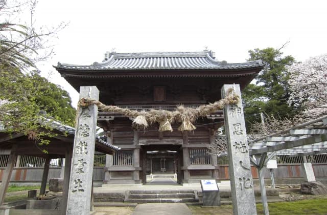 大中臣神社楼門