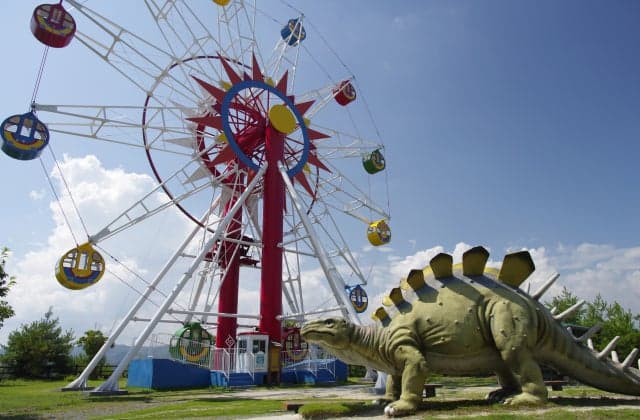 Ferris wheel and dinosaur