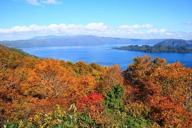 Lake Towada with autumn leaves from Shimeitei