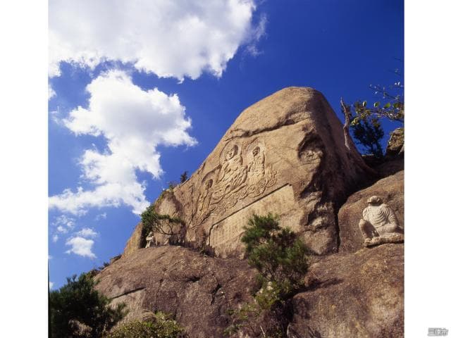 Ryusen-ji Temple Cliff Buddha