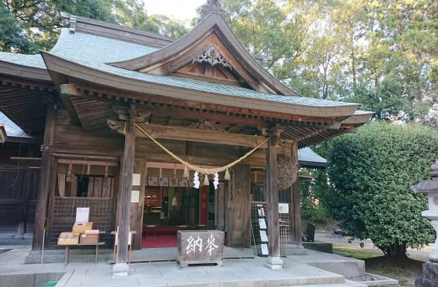 都萬神社