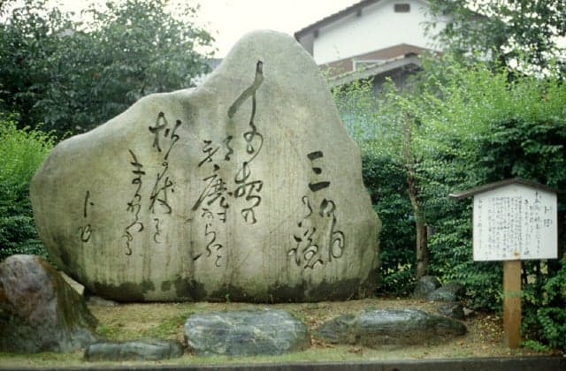 The path of the literary monument