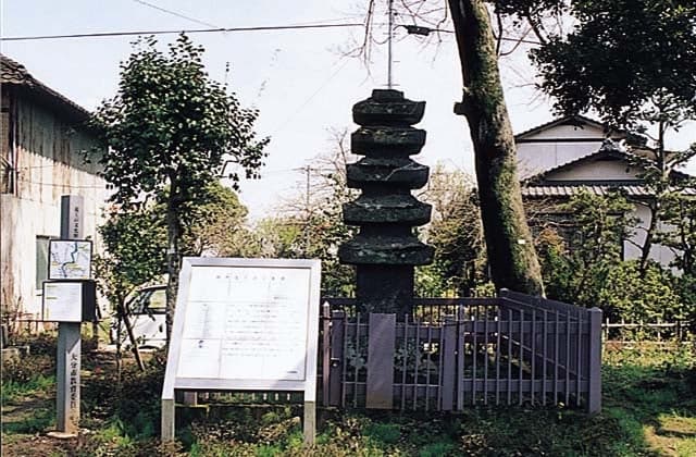 Kusuki stone five-storied pagoda