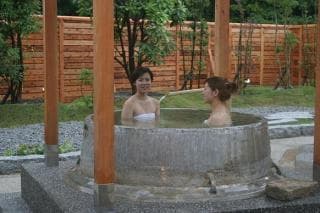 Open-air pot bath