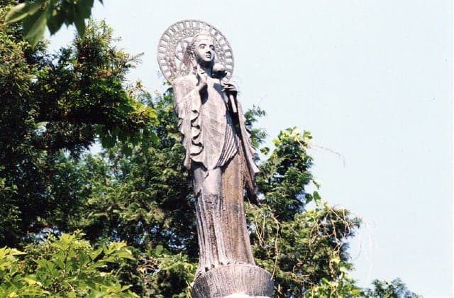 辻晋堂氏制作の平和観音像