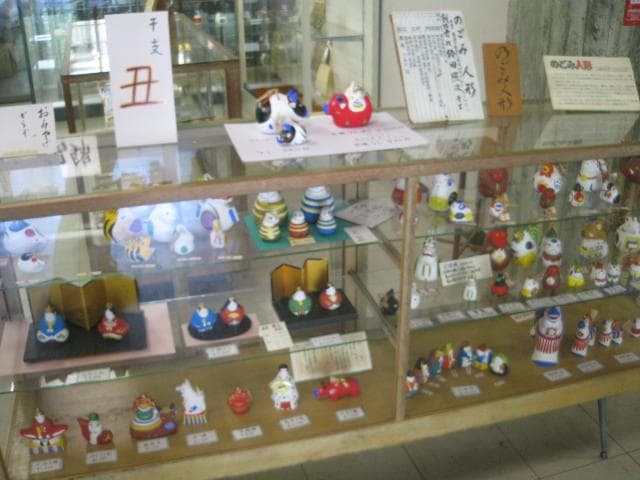 Exhibition and sales corner of "Local Toy Garbage Doll" at the entrance