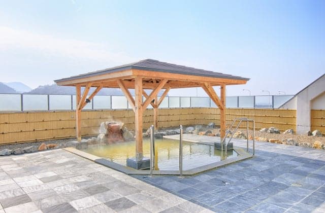 豊浦温泉しおさい　和風露天風呂