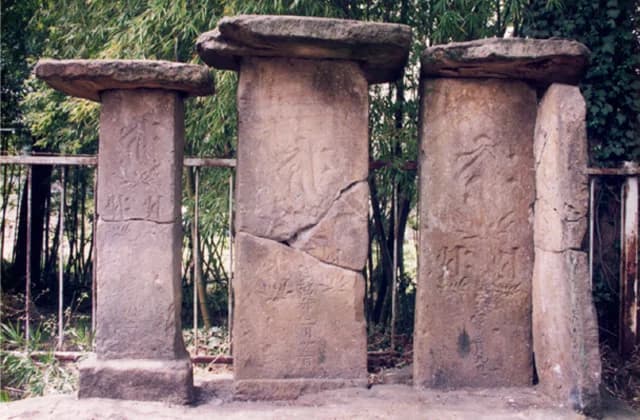 Three Kasatobo and one plate monument