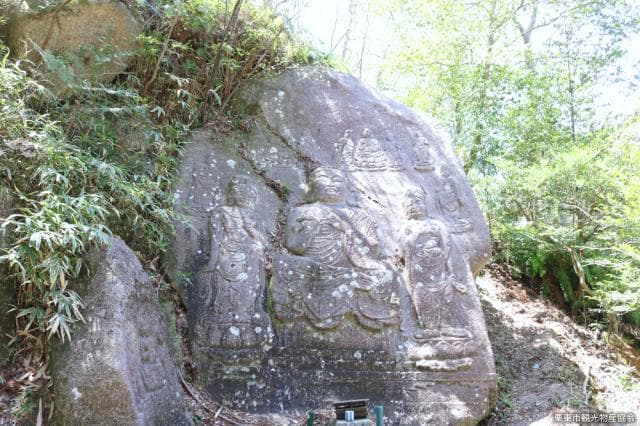 Komasaka-magaibutsu Stone Buddha