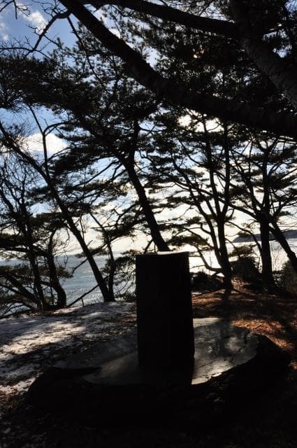 A monument standing behind the sea