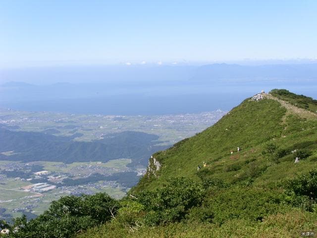 Observation from the summit of Ibuki