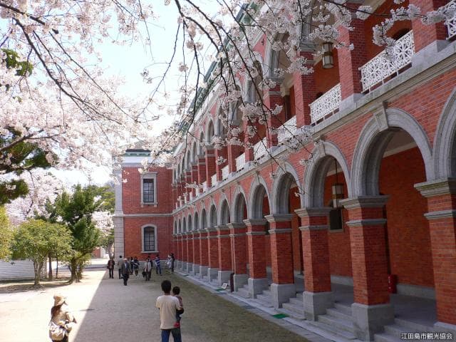 The backyard of the executive candidate school building