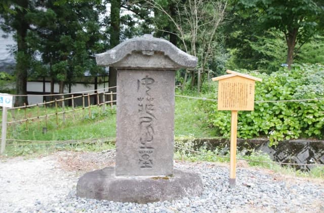 The grave of Nyozoni