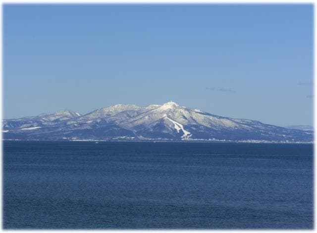陸奥湾と釜臥山