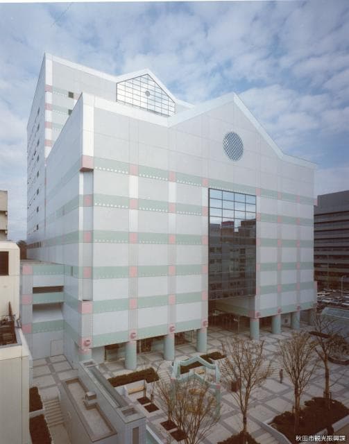 Akita Senshu Museum of Art (atrion exterior)