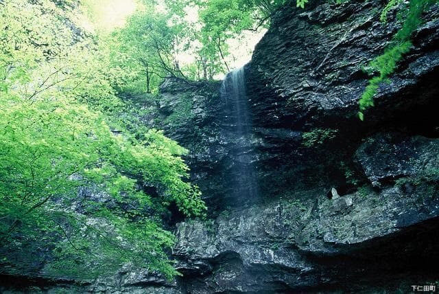 Ashonen Falls