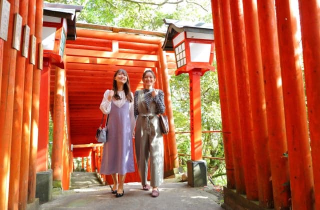 Approach to Tairaya Inari Shrine