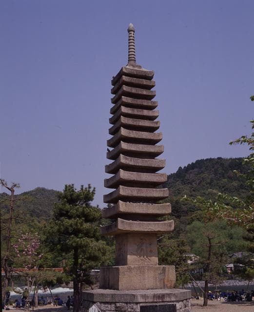 Jusanju-sekito Stone Pagoda