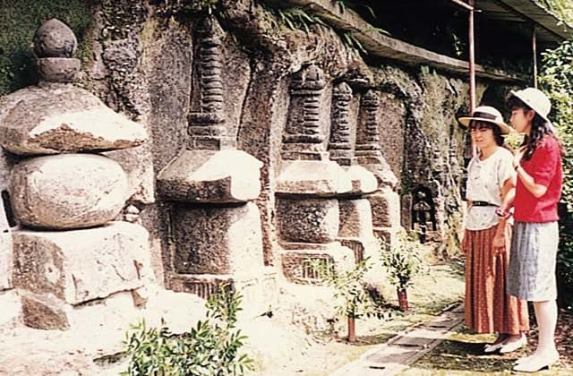 Cliff Stone Pagoda