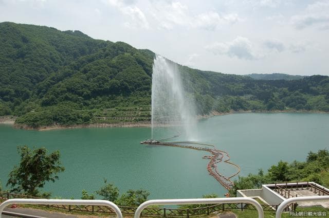月山湖