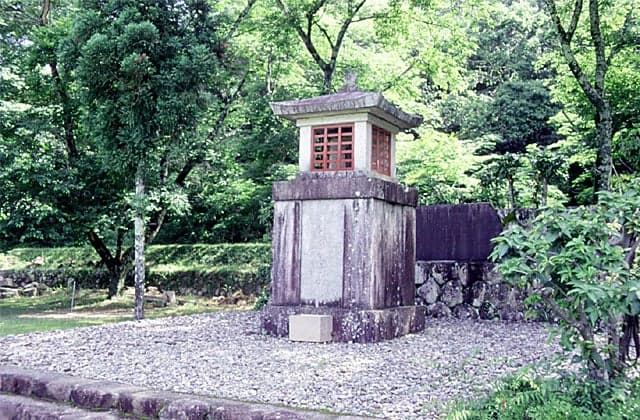 慶光院清順上人顕彰碑