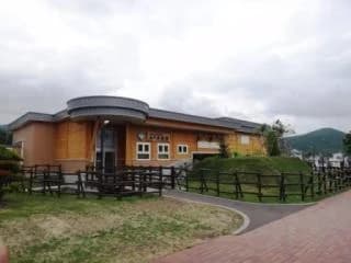 Exterior of the Mountain Aquarium