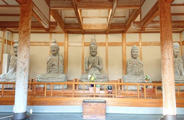 Front of the statue of Gochi Nyorai