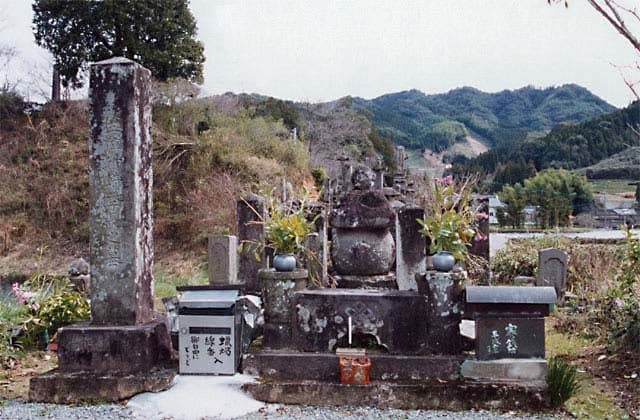Tomb of Suenaga Takezaki