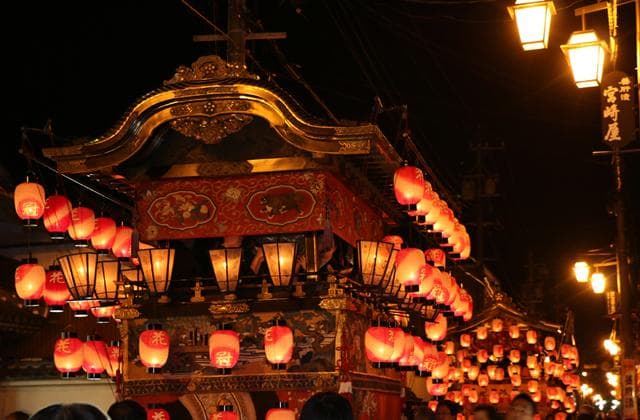 Ueno Tenjin Festival Yoyama Scenery