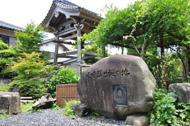 Monument to the birthplace of Midori Ozaki