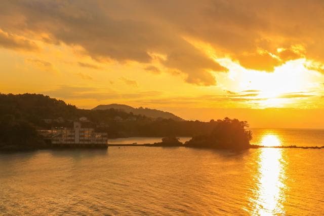 Akasaki Elementary School (evening view)