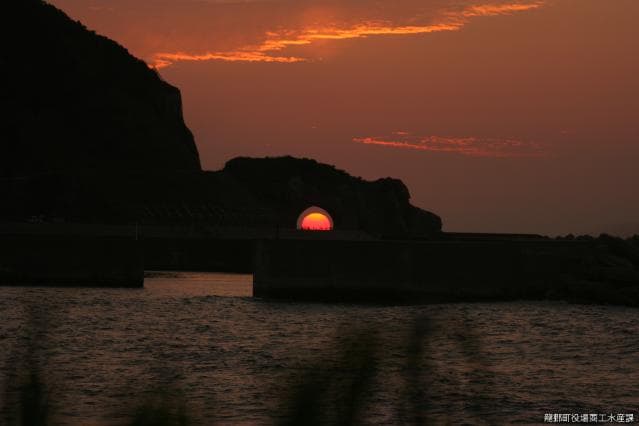 The sunset in the tunnel
