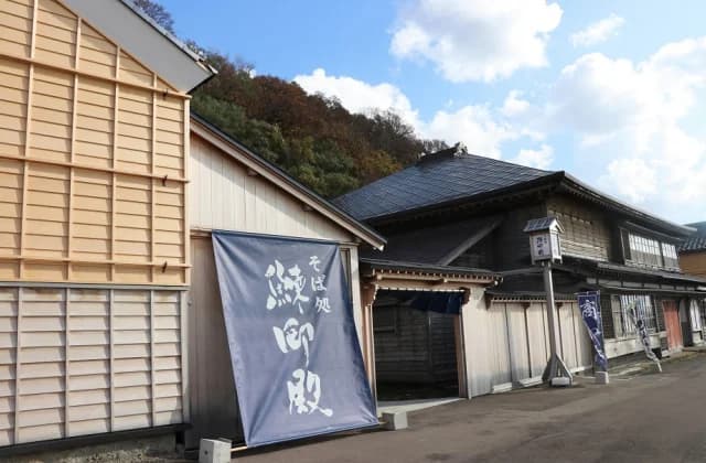 In front of Nishin Goten Akira's Yajutsu store