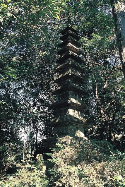 Jusanju-sekito Stone Pagoda
