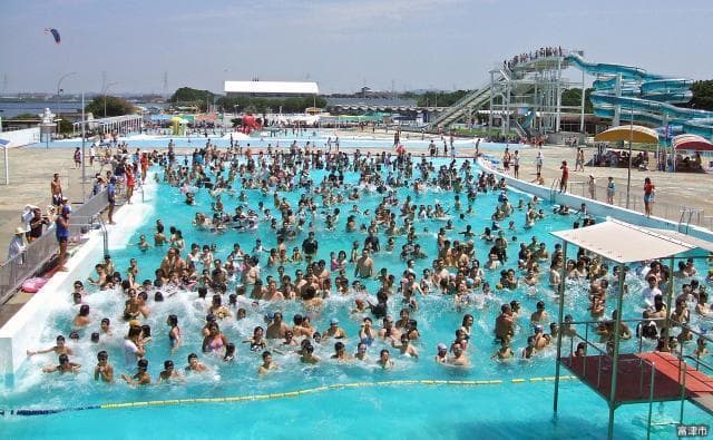 Jumbo pool