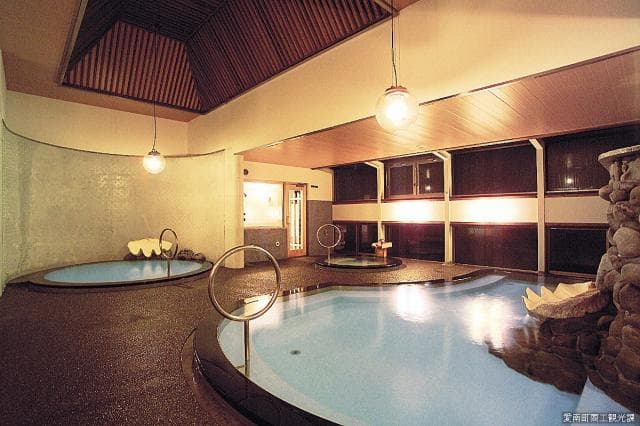 Yurari Utsumi (seawater bath)