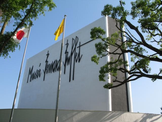 The exterior of the buffet museum