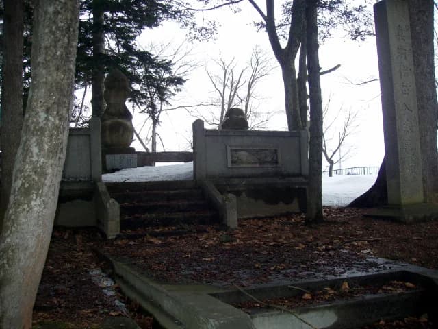 The land (stele) of the Shinji Monk Masaru