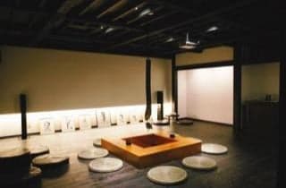 A Japanese space that spreads around the nostalgic hearth.