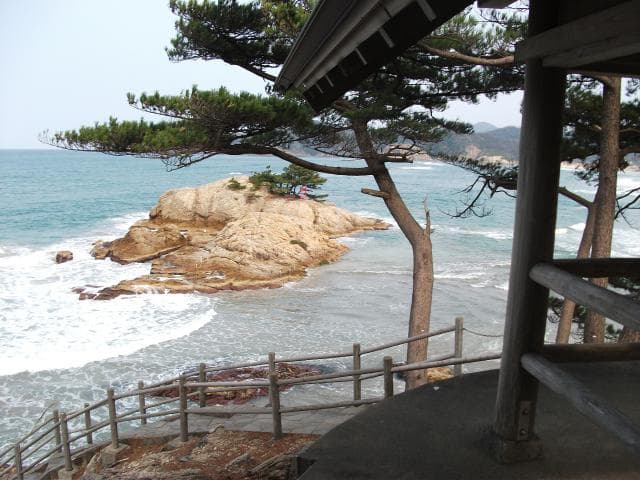 Miyajima of Uratomi Beach