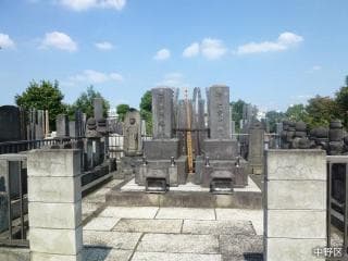 The grave of the Horie family