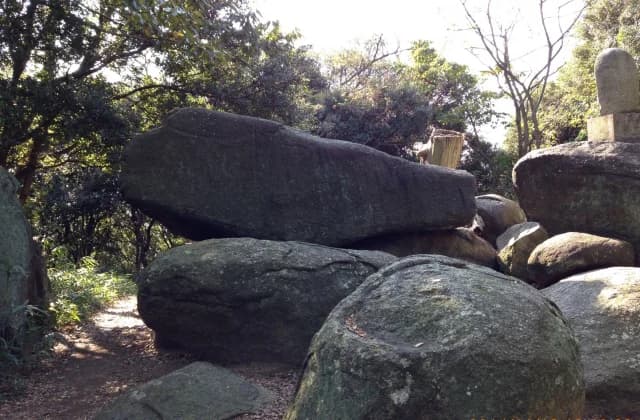 Loose rock