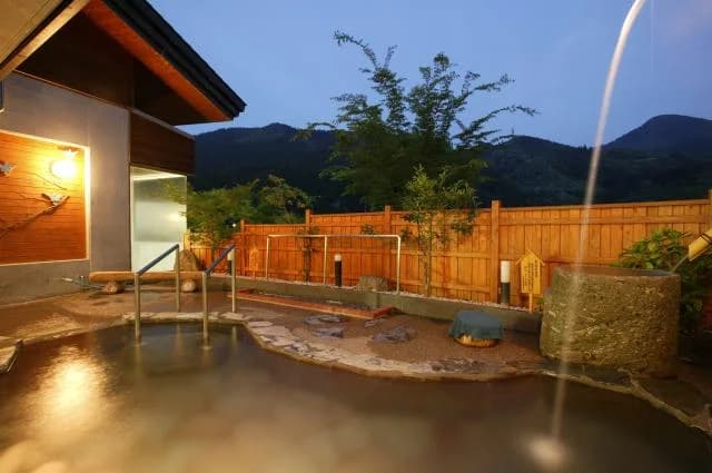 かわせみ露天風呂(夜)