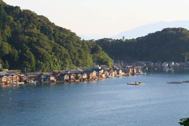 伊根浦舟屋群