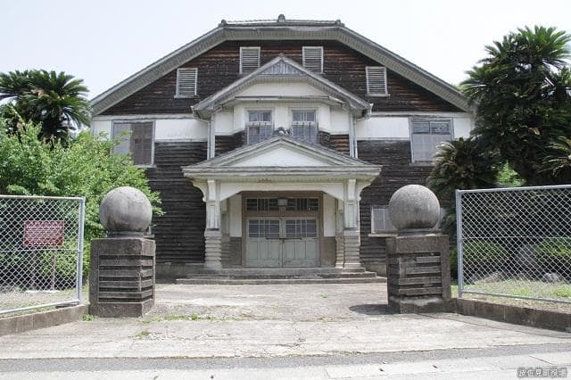 Former Hasami Municipal Central Elementary School Auditorium and Public Hall