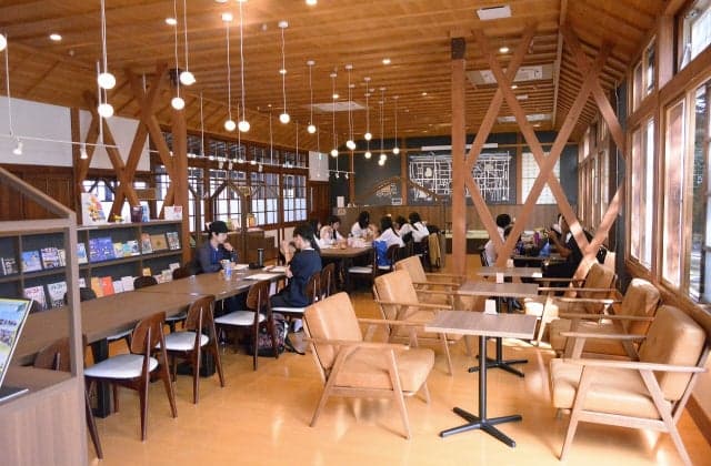 旧長井小学校第一校舎（フリースペース）