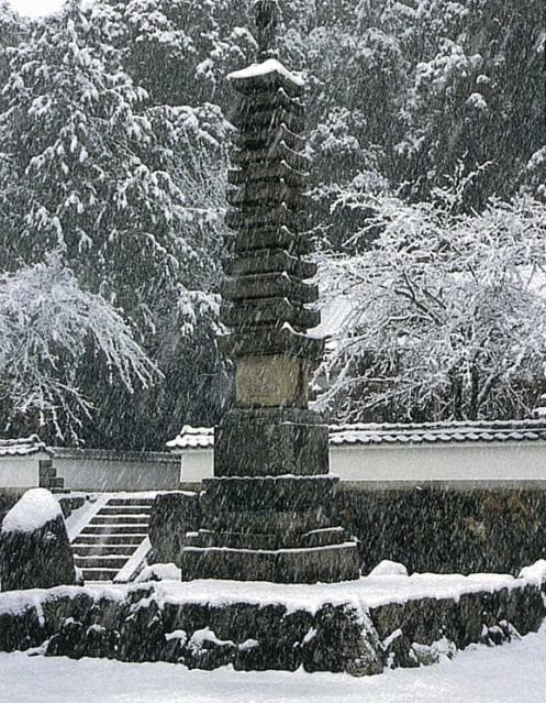Thirteen-story pagoda (Winter)