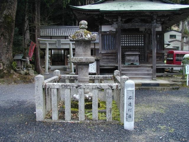 Stone lanterns, an important cultural property of the country